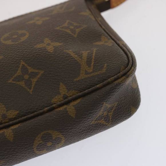 LOUIS VUITTON Pochette accessoires Clutch Bag - Picture 12 of 16